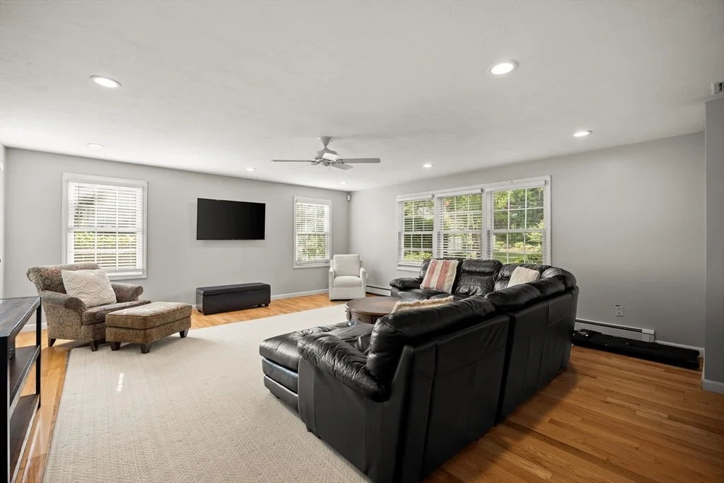 Photo of 8 Robinwood Dr