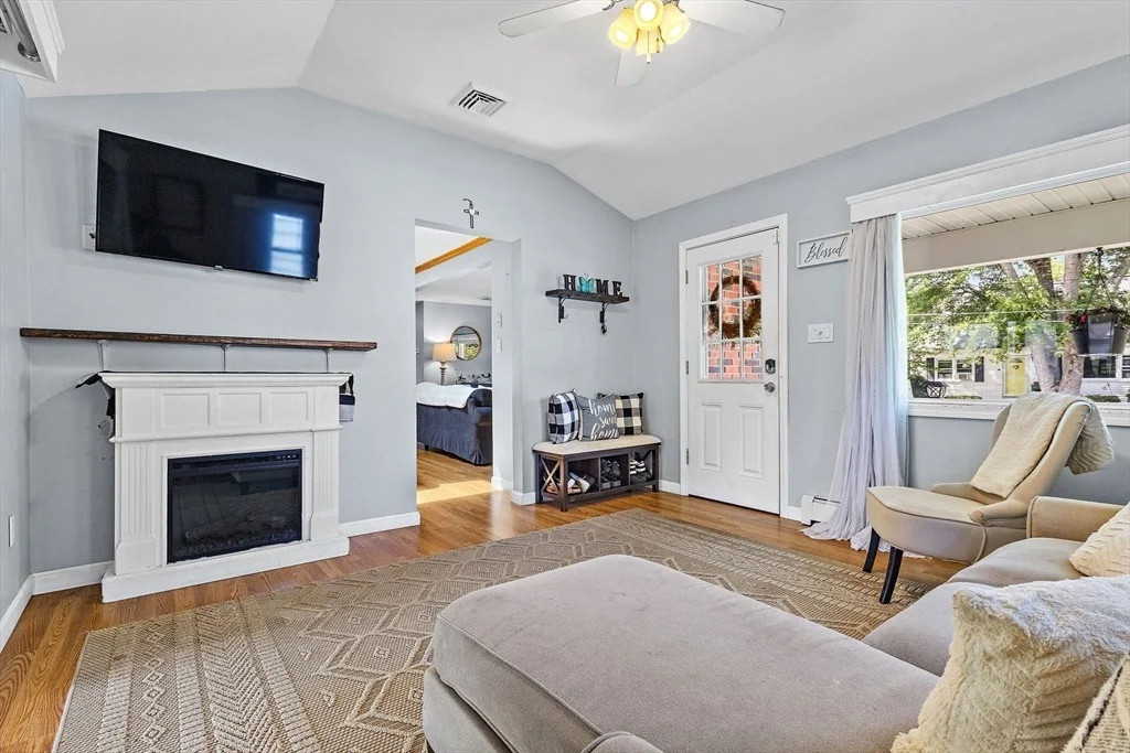Photo of 28 Lillian Ter