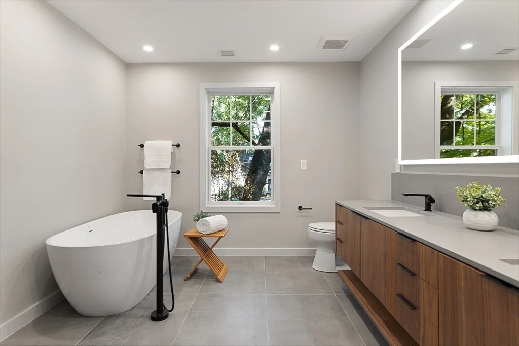 Photo of 100 Varick Rd