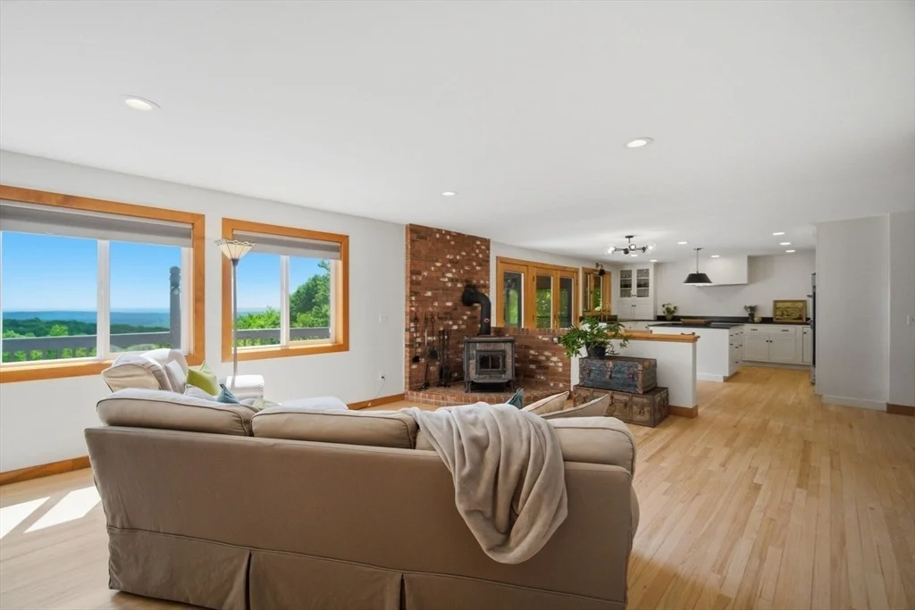 Photo of 48 Birch Bluff Rd