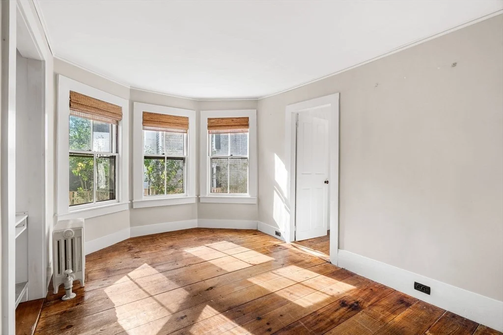Photo of 486 Main St