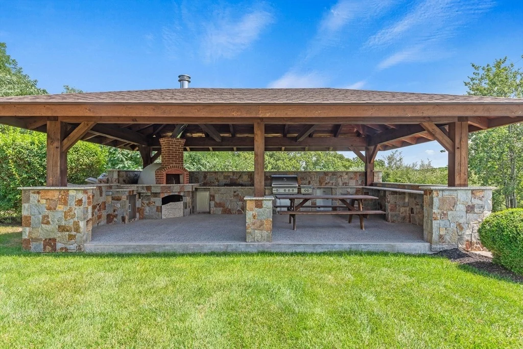 Photo of 385 Scott Rd