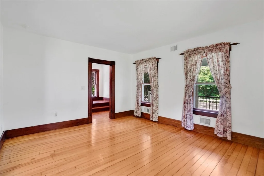 Photo of 547 Main St