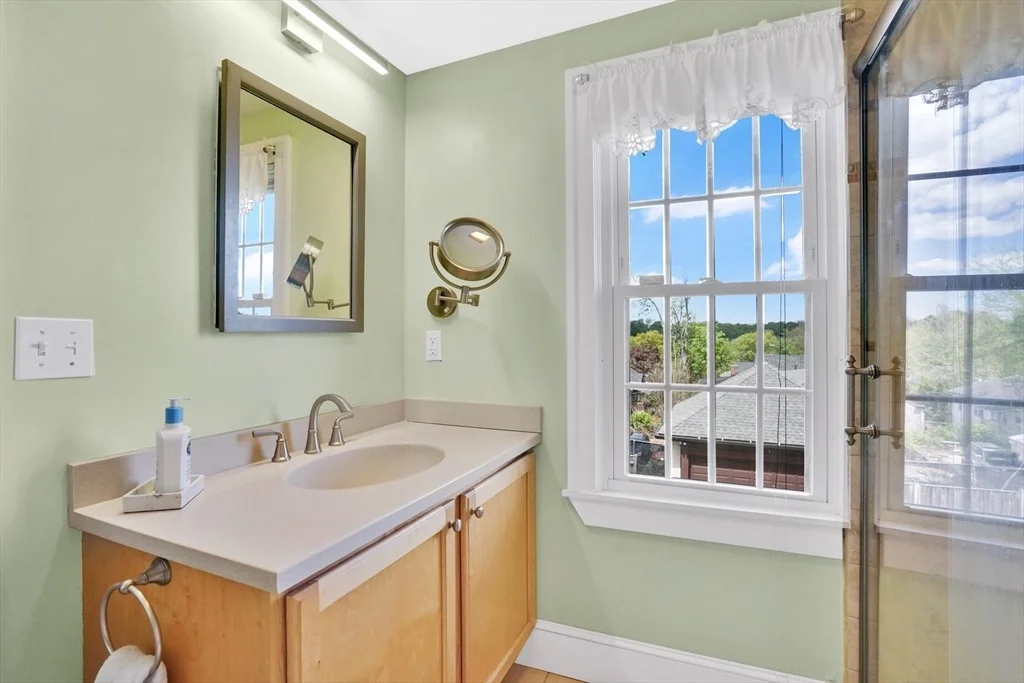 Photo of 146 Bellevue Ave
