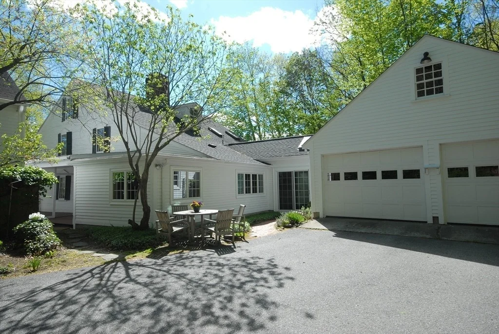 Photo of 105 Lexington Rd