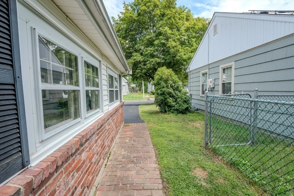 Photo of 40 Oneida Ave