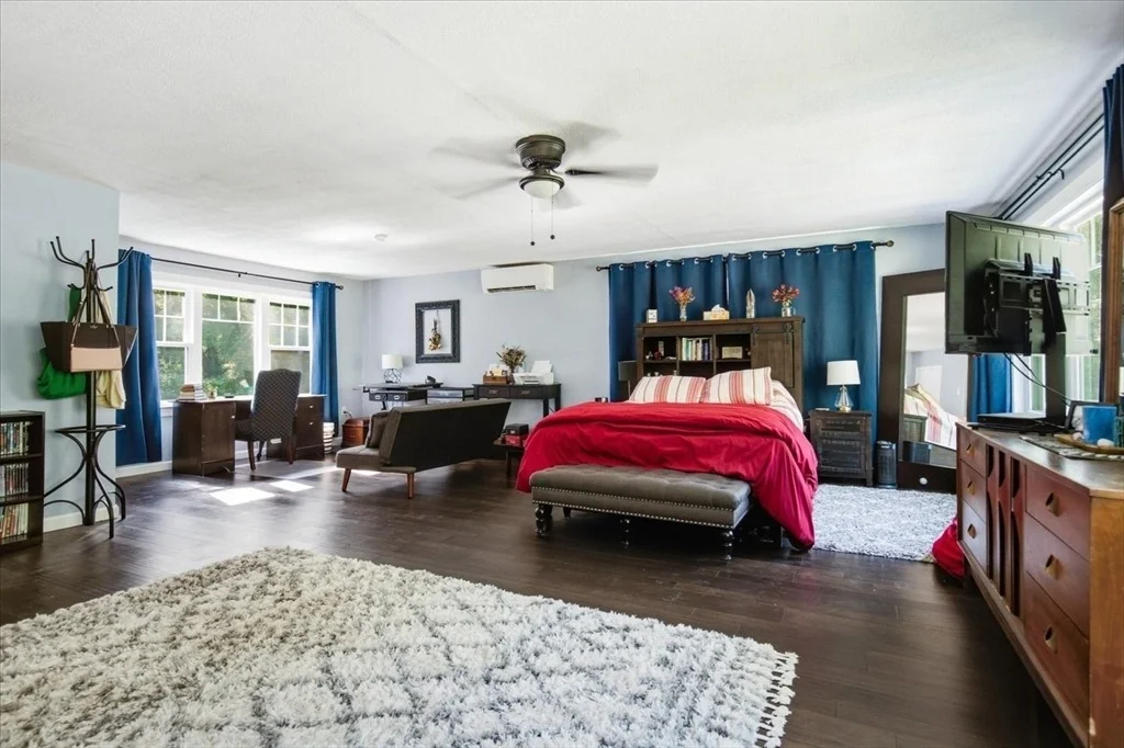 Photo of 10 Buttonwood Rd