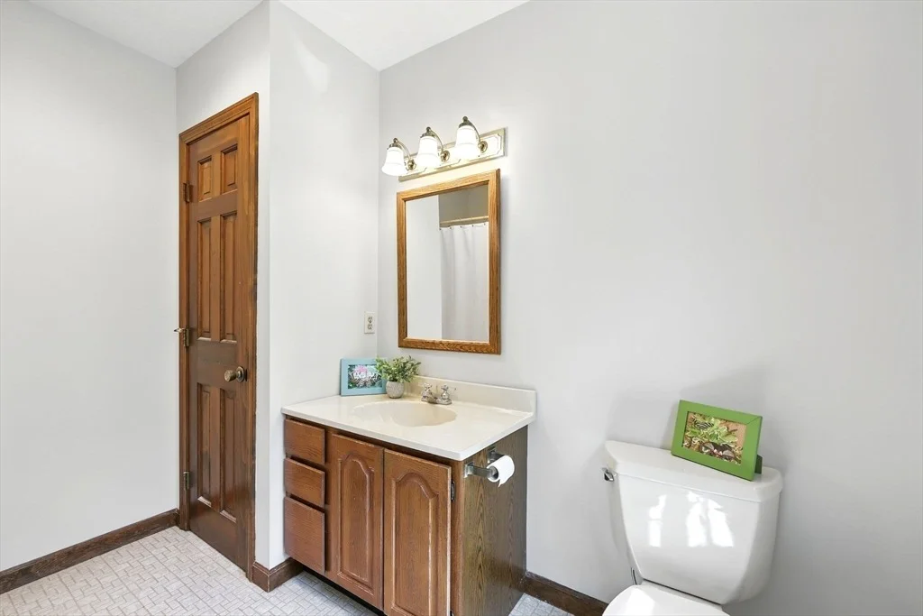 Photo of 2 Cedar Oak Dr