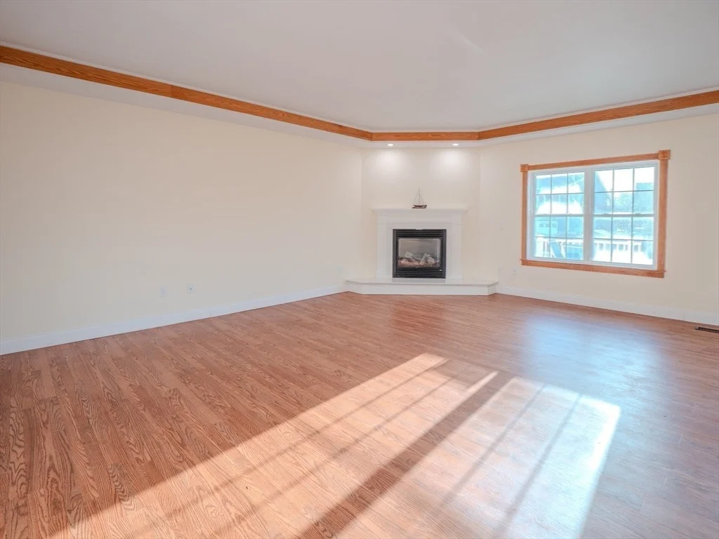 Photo of 33 Lakeside Dr