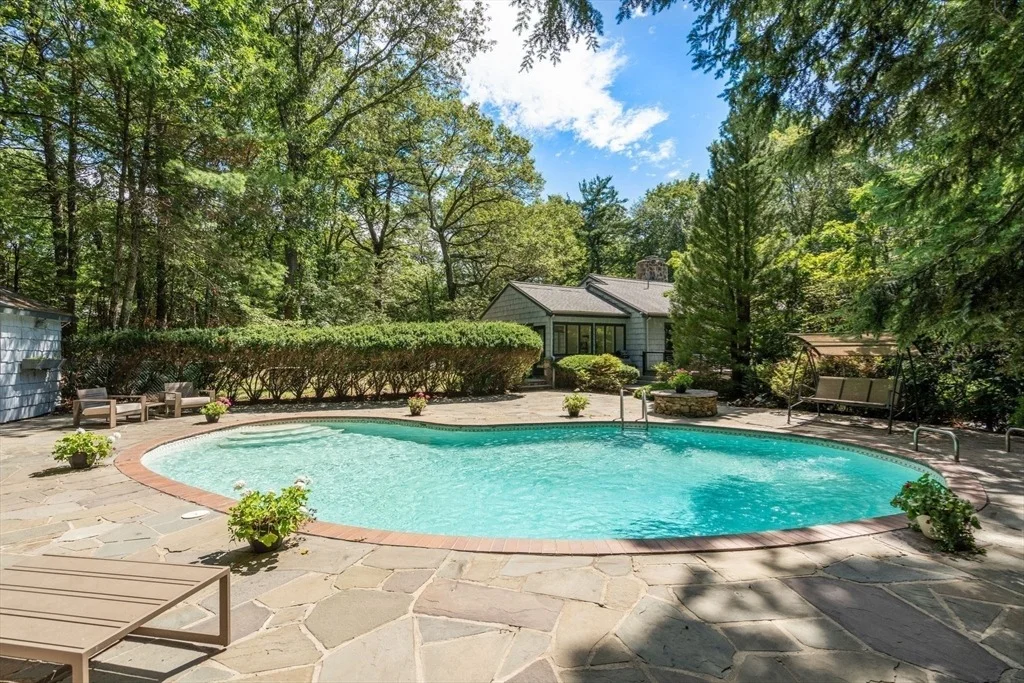 Photo of 169 Hickory Rd