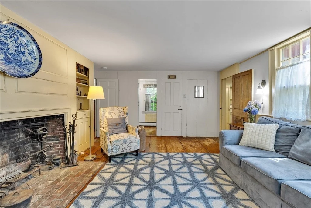 Photo of 1285 Massasoit Rd