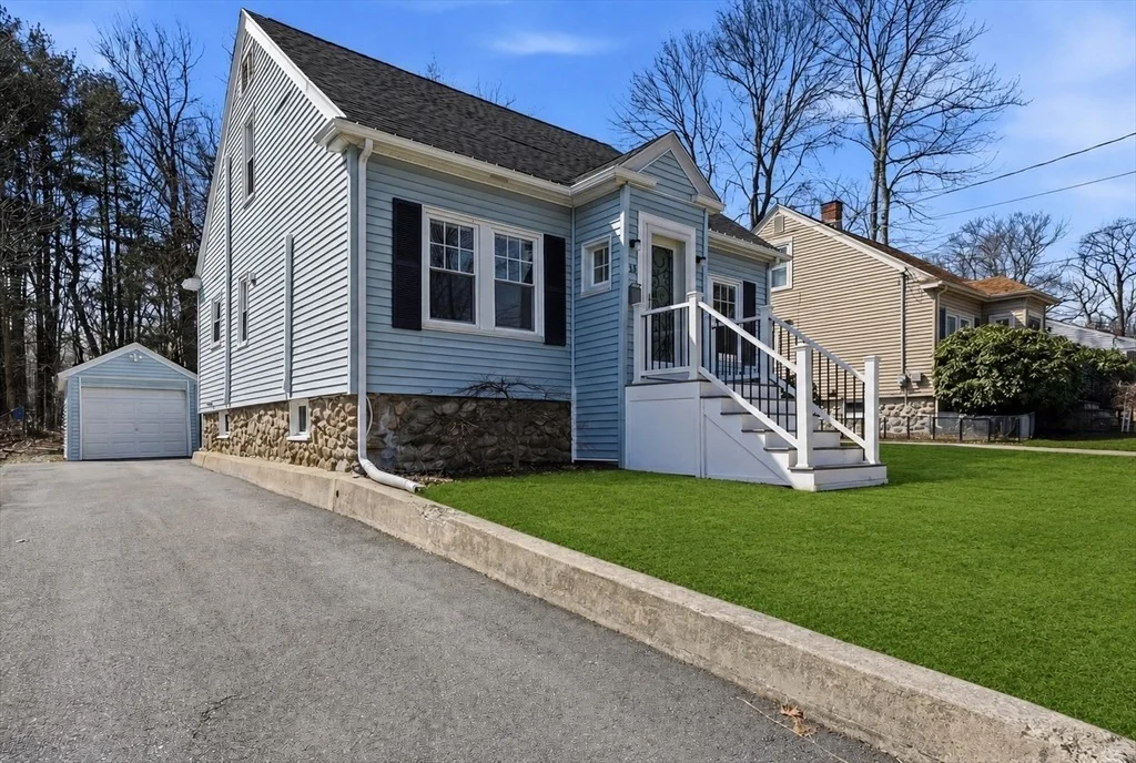 Photo of 17 Lansing Ave