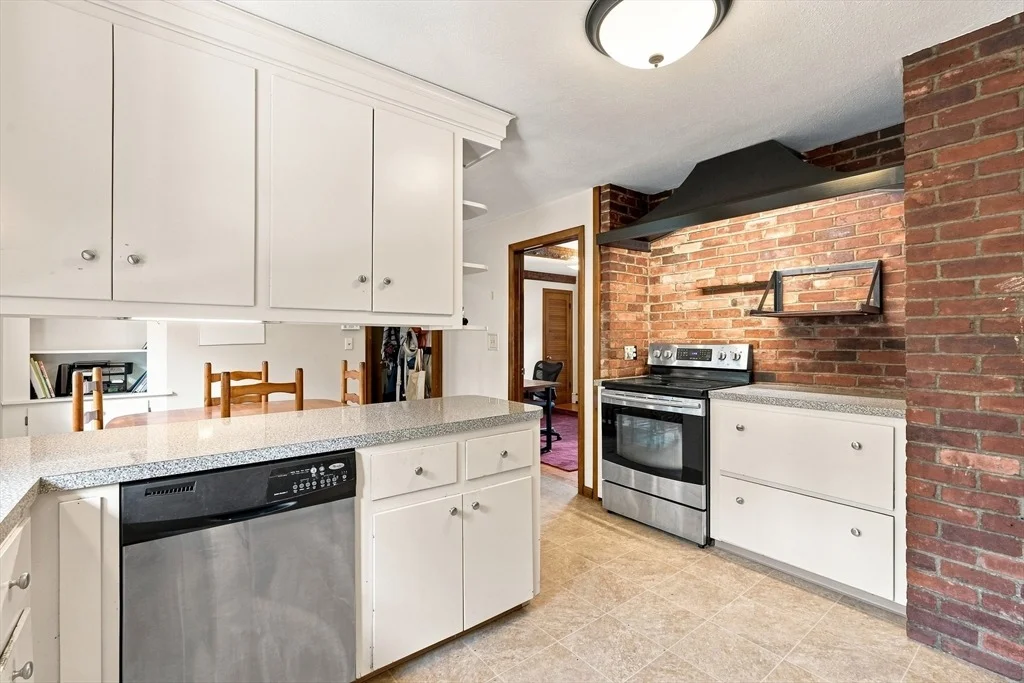 Photo of 261 Bay Road