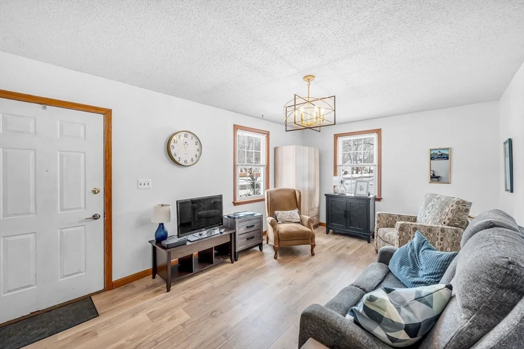 Photo of 365 Maple Rd
