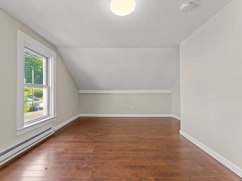 Photo of 433 Main St
