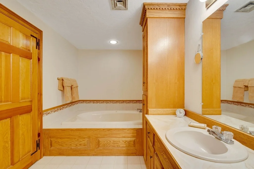 Photo of 15 Squannacook Dr