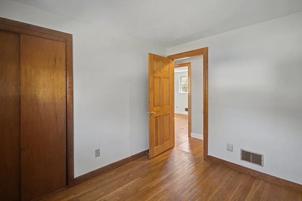 Photo of 29 Greenleaf Cir