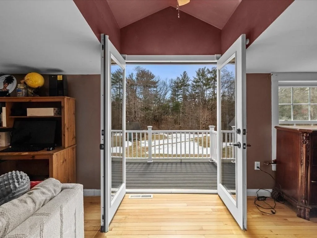 Photo of 555 Webster St.