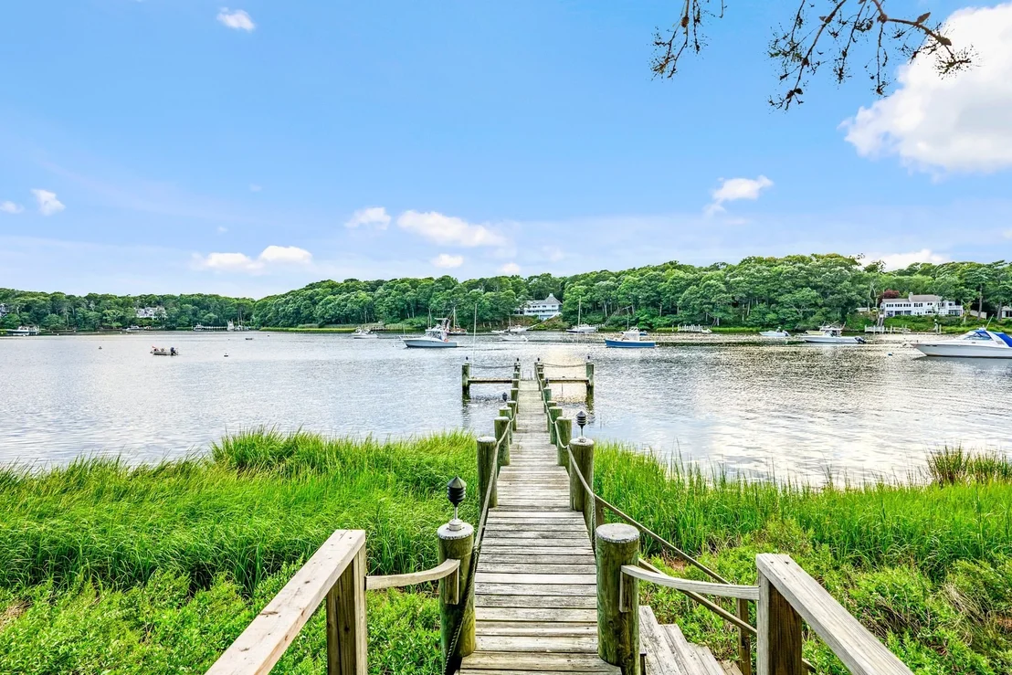 Photo of 16 Cove Point Lane