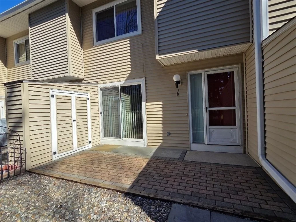 Photo of Unit D at 1 Markham Circle
