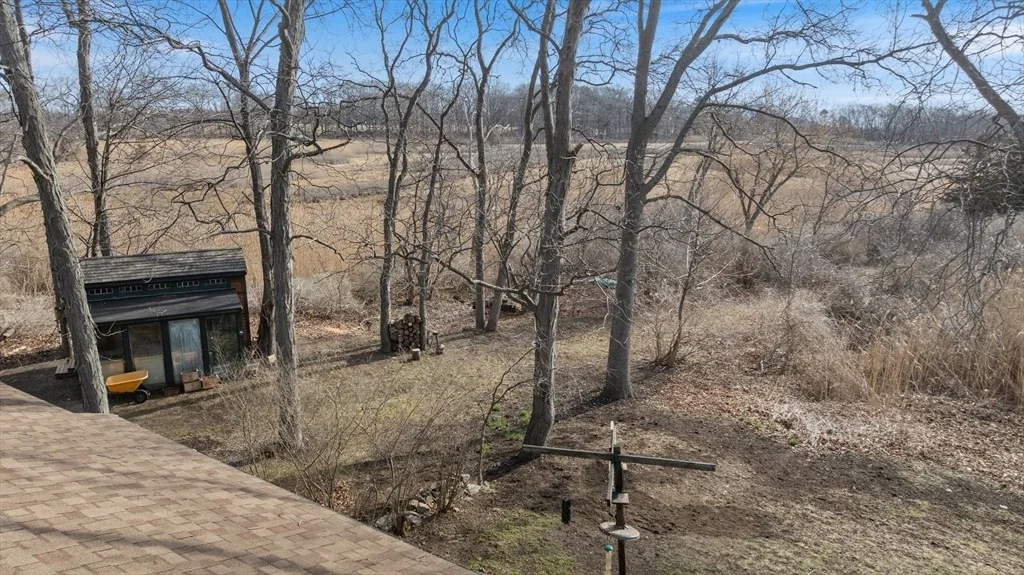 Photo of 33 Jeffreys Neck Rd