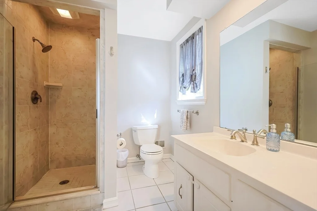 Photo of 8 Chickering Ln