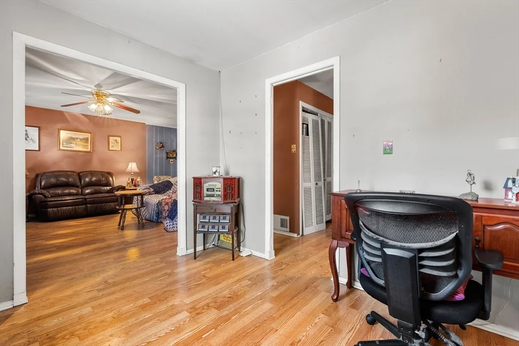 Photo of 194 River Rd