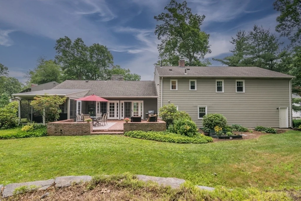 Photo of 42 Elizabeth Cir