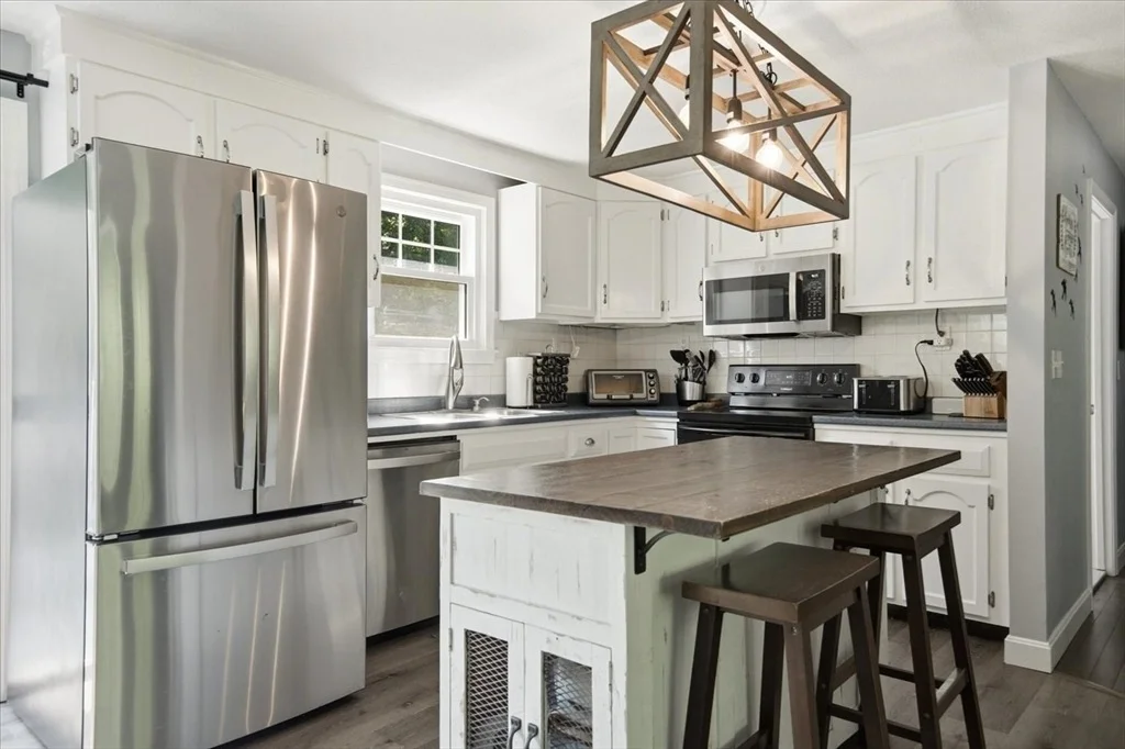 Photo of 10 Buttonwood Rd