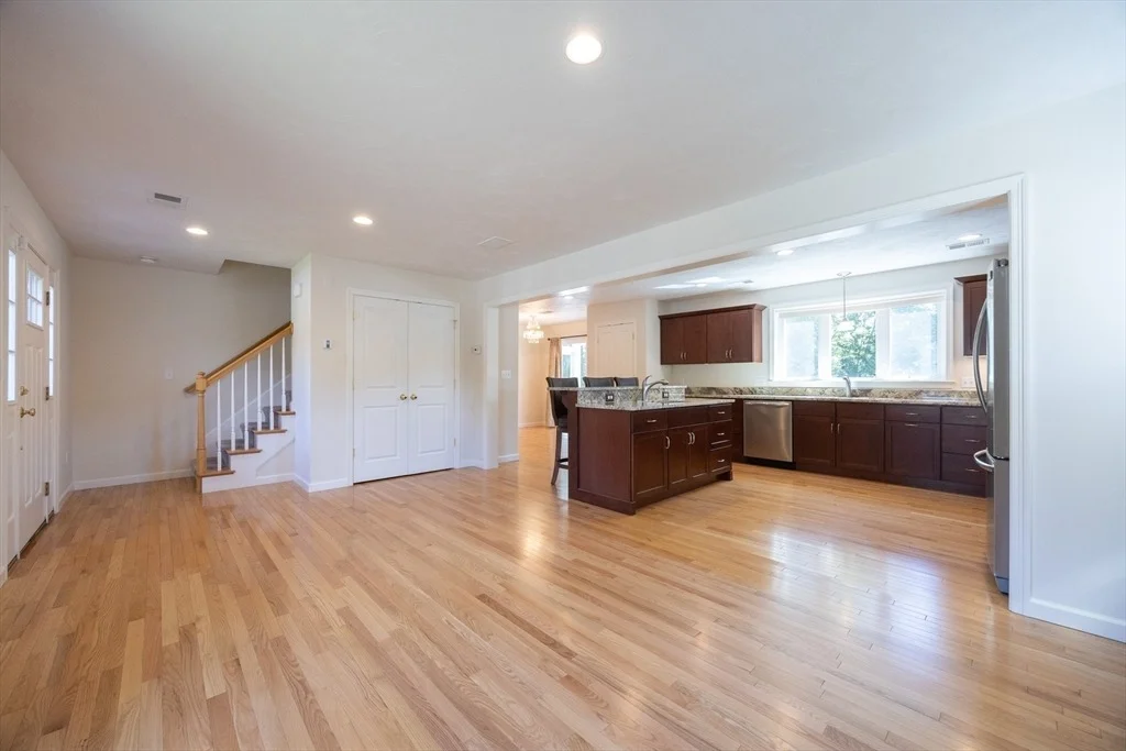 Photo of 11 Willow Brook Ln