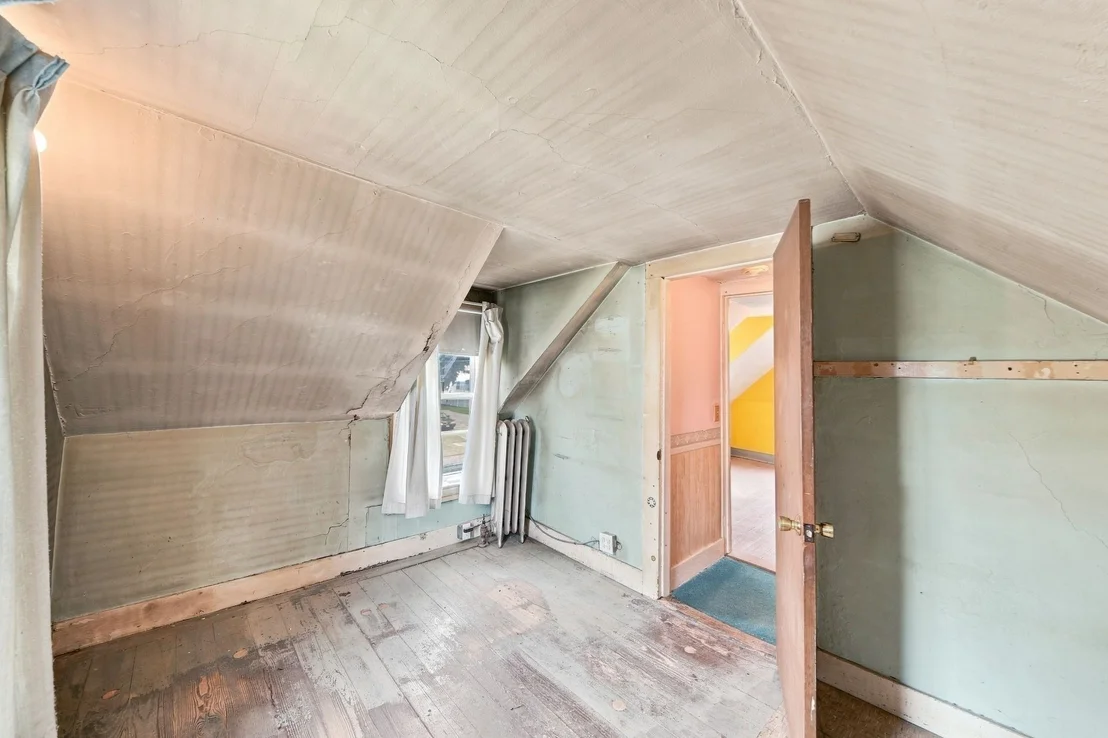Photo of 128 River St