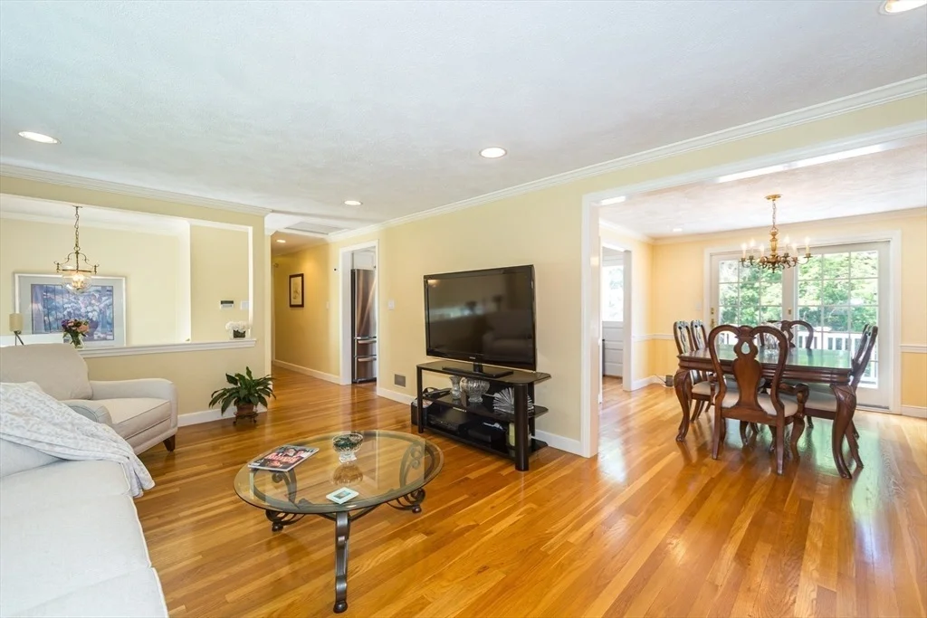 Photo of 9 Riverbend Dr