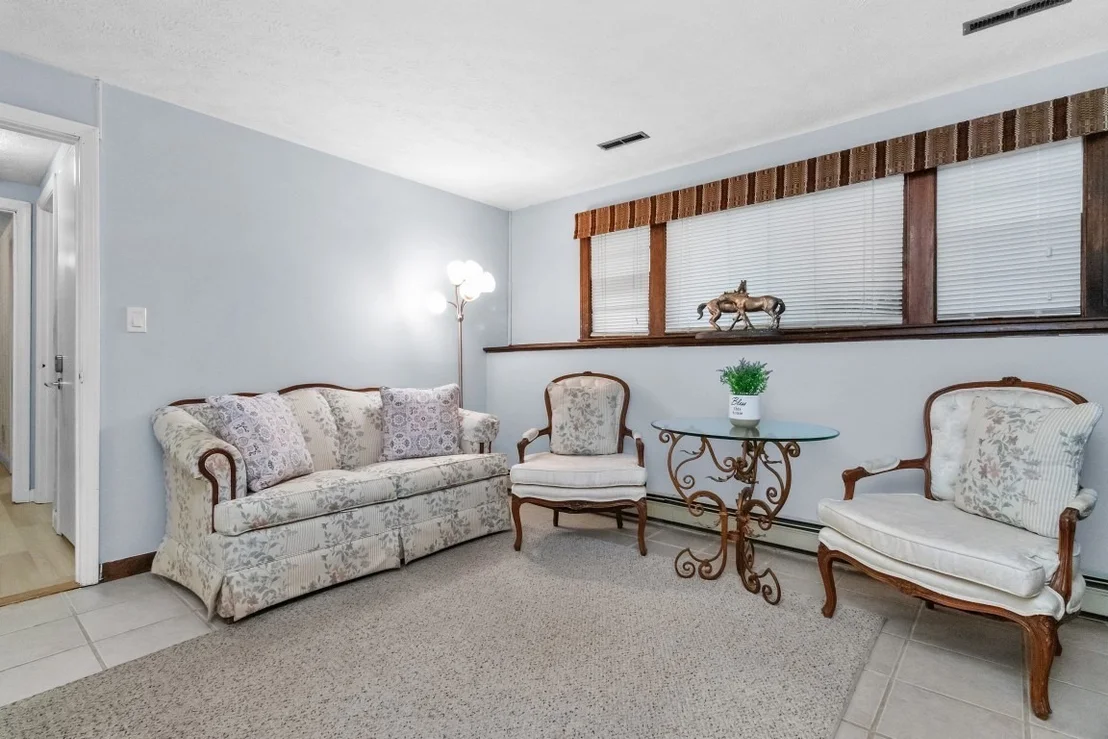 Photo of 30 Lantern Ln