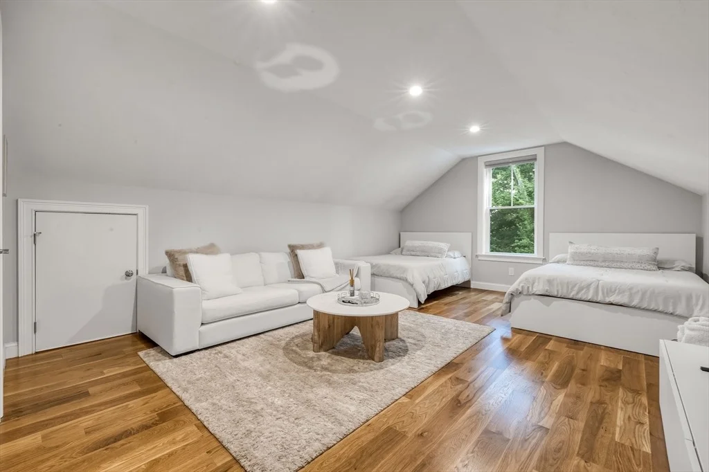 Photo of 540 Pulaski Boulevard