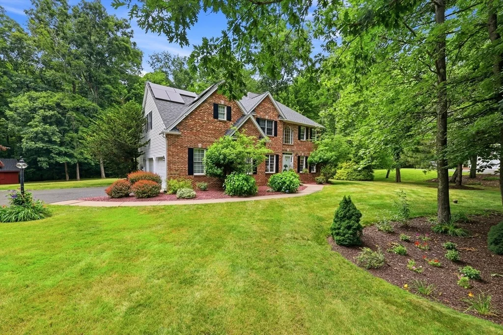 Photo of 8 Wintergreen Cir