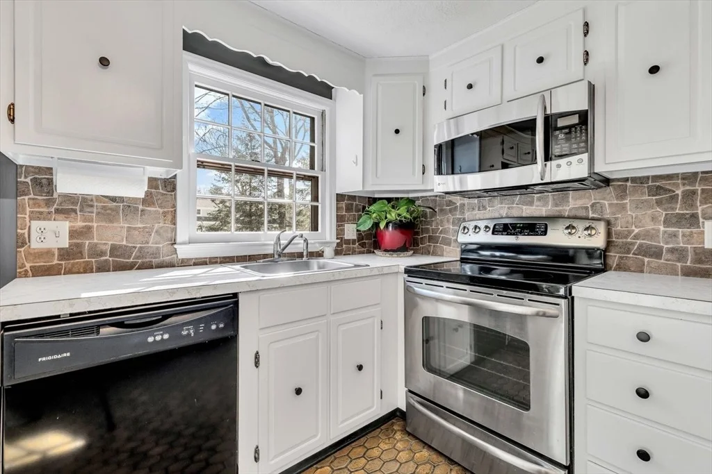 Photo of 26 Rainbow Ln