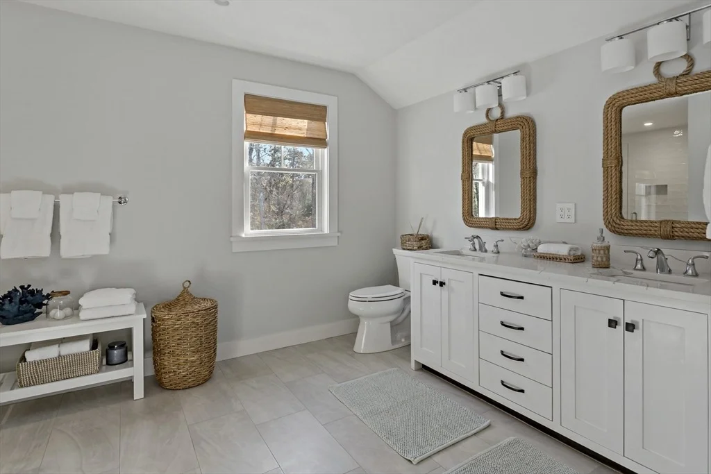 Photo of 1526 Hyannis Road