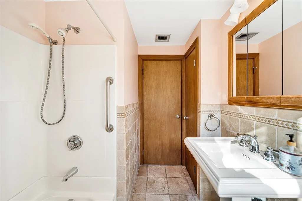 Photo of 17 Walters Ave