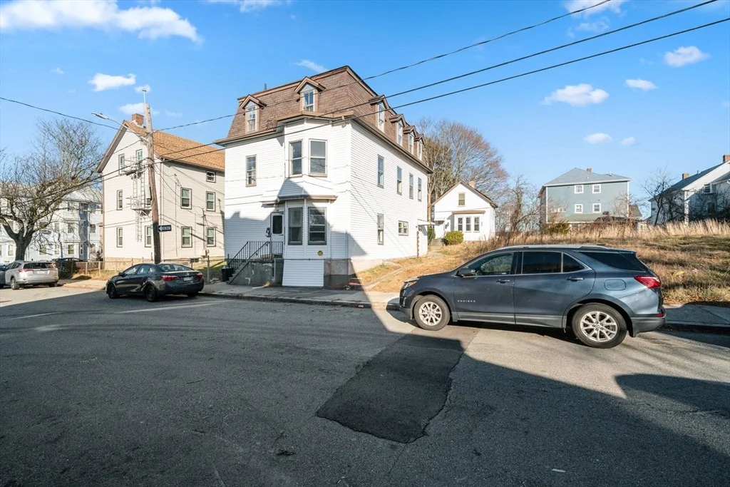 Photo of 482 Snell St