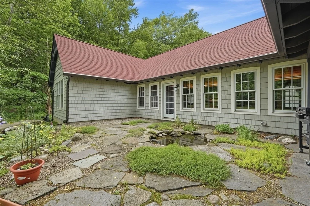 Photo of 18 Eveningstar Dr
