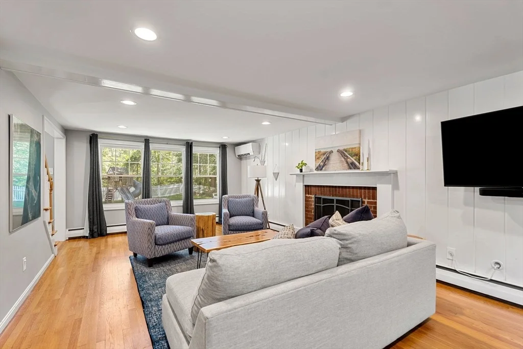 Photo of 212 Common Ln