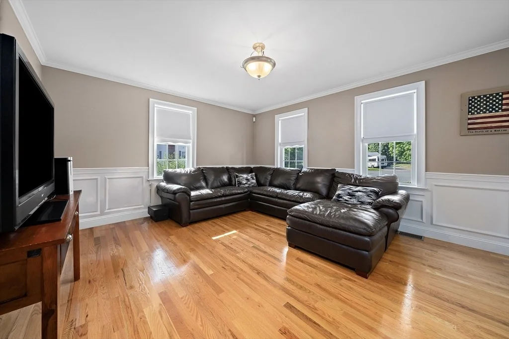Photo of 146 Eleanor Dr