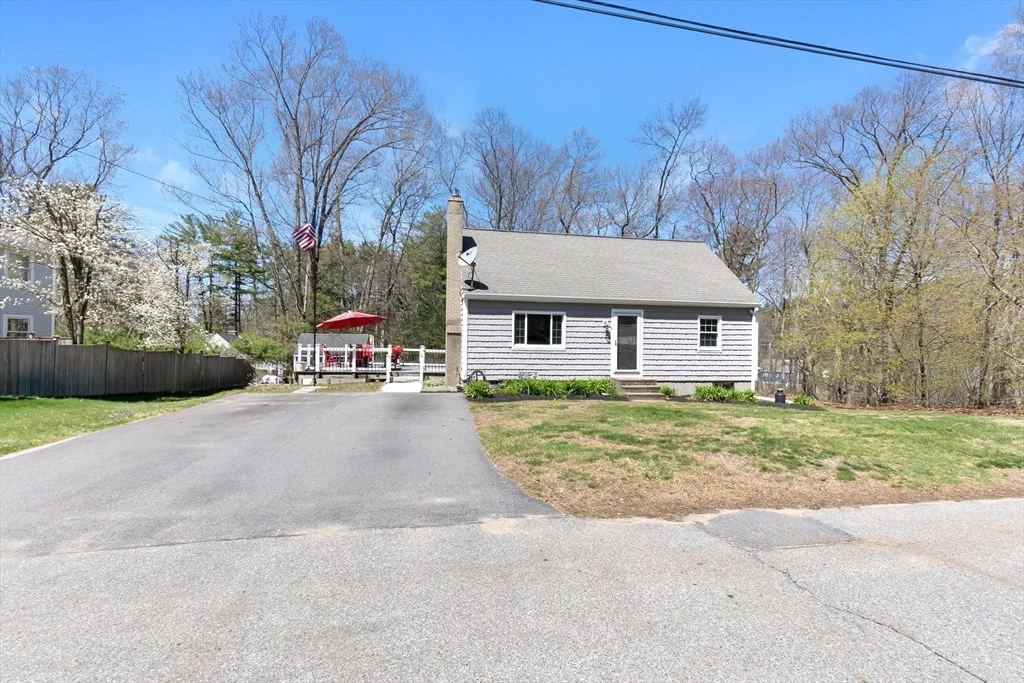 Photo of 6 Ashcroft Cir