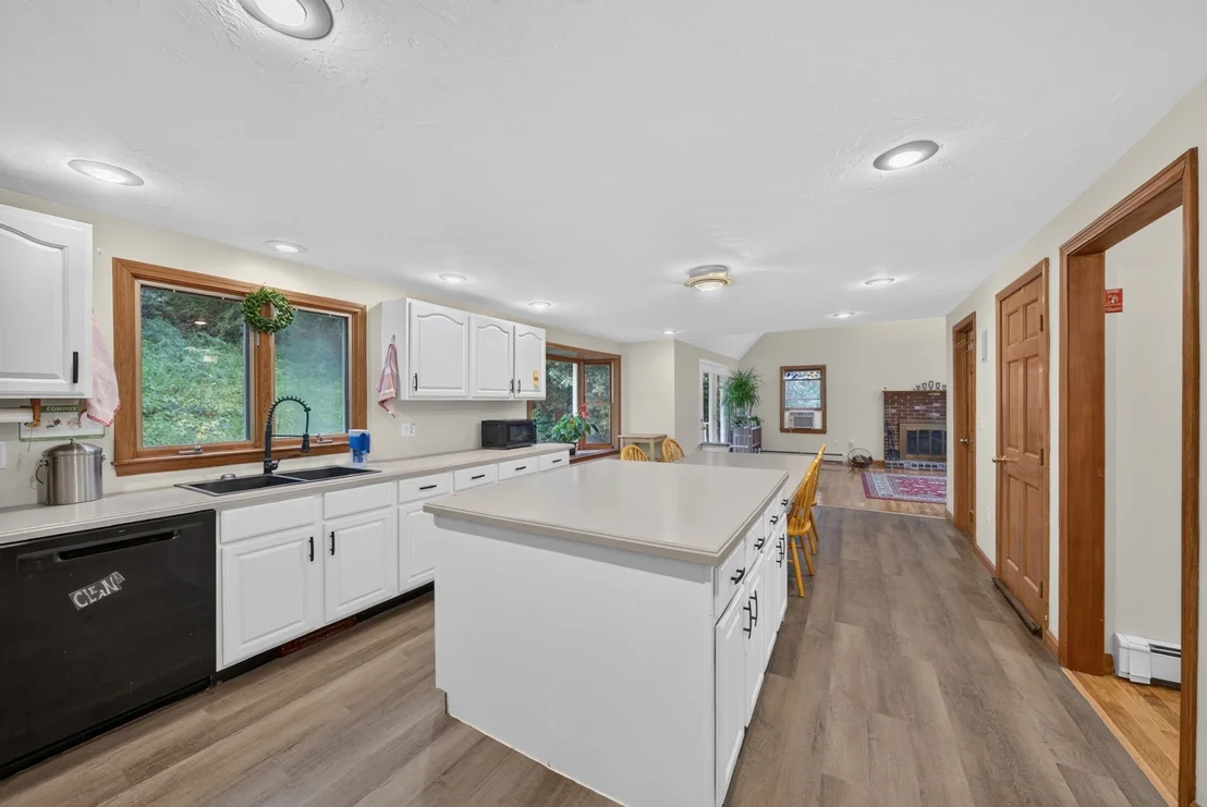 Photo of 10 Fairway Dr
