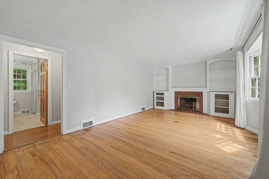 Photo of 10 Raymond Dr