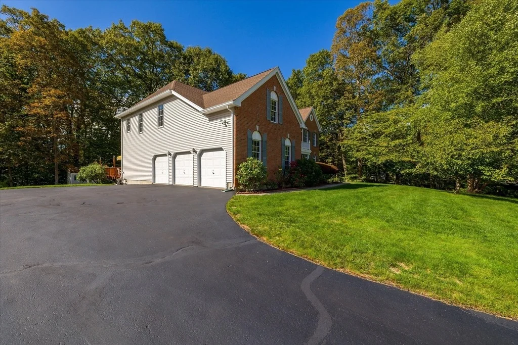 Photo of 7 Thoreau Cir