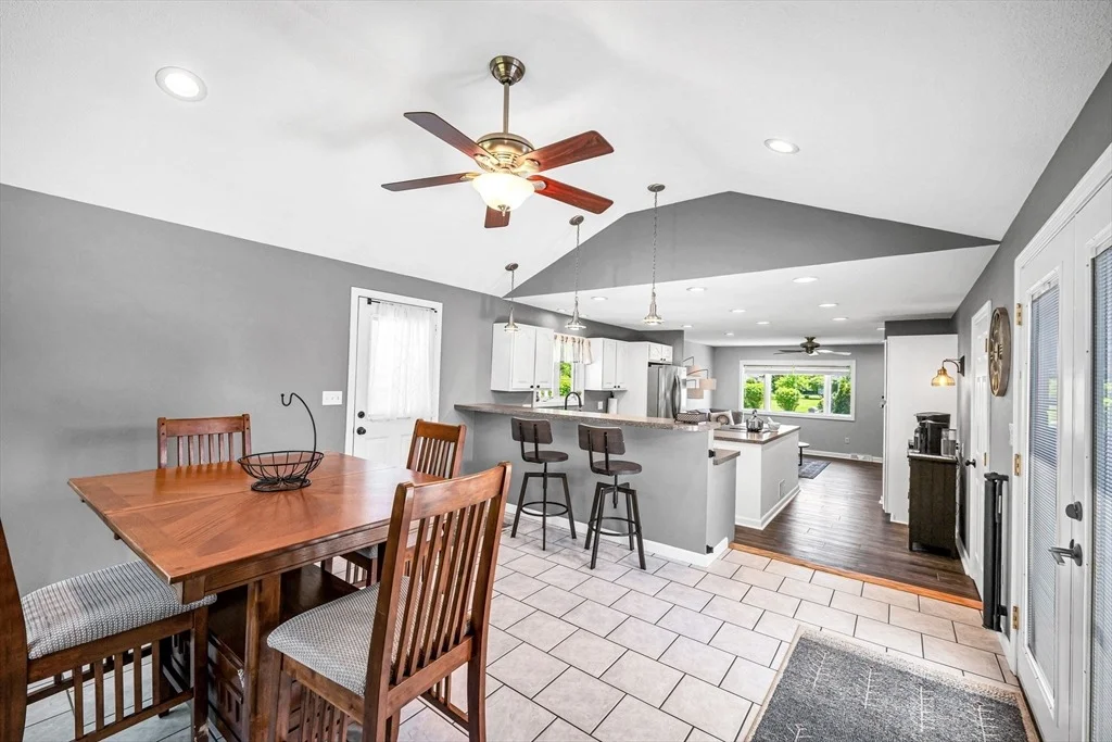 Photo of 46 Rochford Cir
