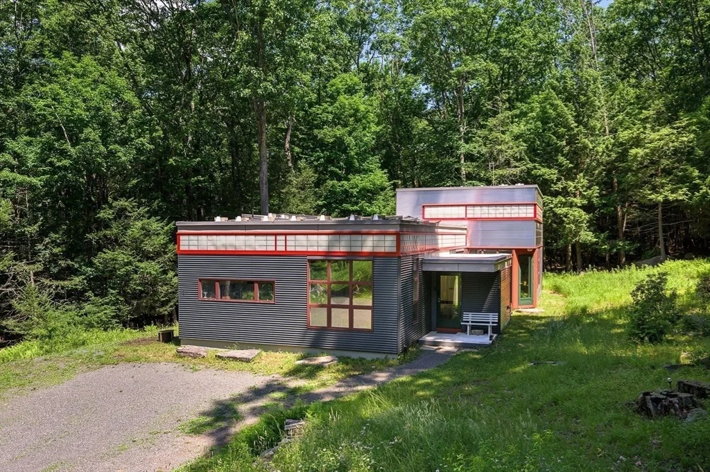 Photo of 2 Laurel Hill Dr