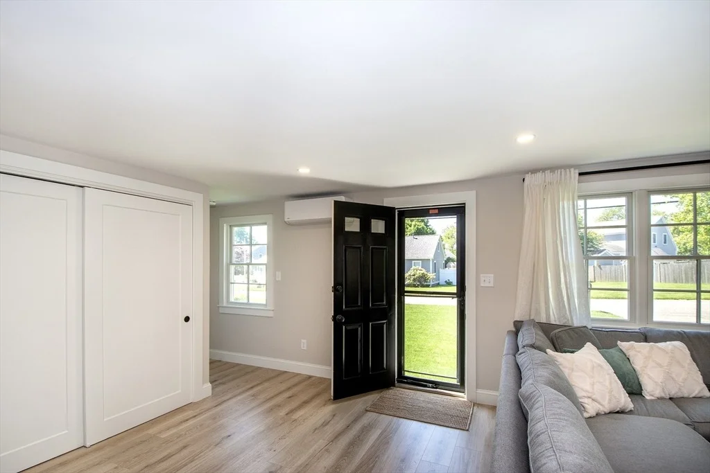 Photo of 90 Colonial Rd