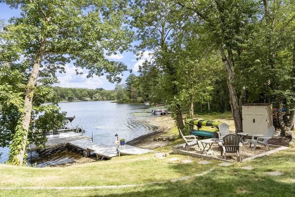Photo of 91 Lakeshore Drive